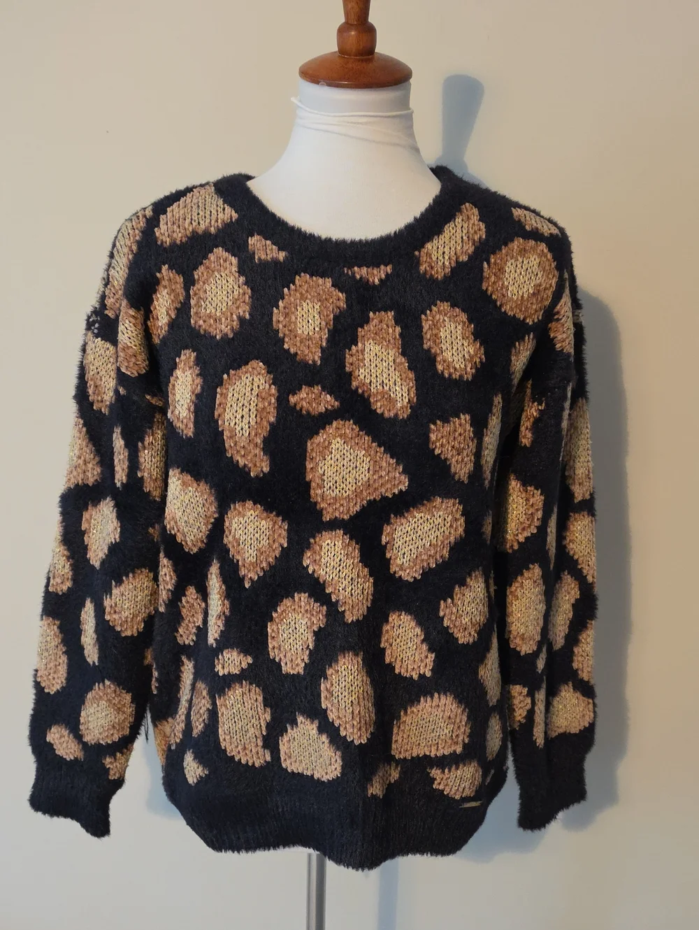 Michael Kors Stylish Black / Brown and Gold Women's Sweater